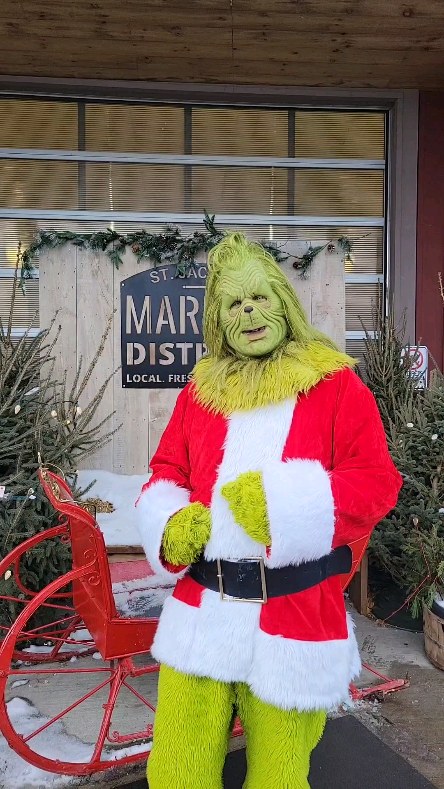Thank you to everyone that donated to Grinching for Good to support @foodbankwatreg @voiceswr 

And a big thank you to @themeanonekw for spreading such holiday cheer!