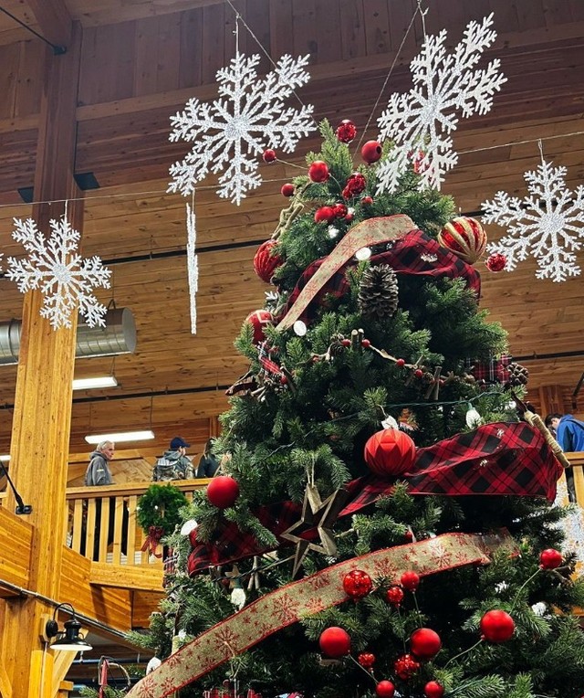 It’s beginning to look a lot like Christmas around here 🎄✨

Twinkle lights are on, the tree understood the assignment, and suddenly everyone’s in a holly-jolly mood. If you hear carols, smell something cozy, or feel the urge to buy one more gift… yep, that’s the Market magic doing its thing. Come wander, linger, and let the festive takeover happen naturally. 

Holiday Hours
December 25 / CHristmas Day - CLOSED
December 27 - OPEN 7am - 3:30pm
January 1 / New Year's Day - CLOSED
