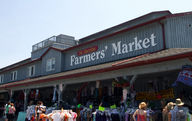 St._Jacobs_Farmers_Market_food_building,_2010_July_10.jpg